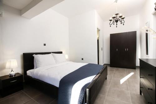 Säng eller sängar i ett rum på Luxury Apartments Christos