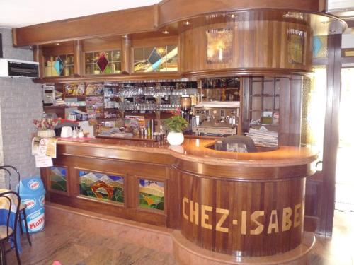 a bar with a wooden counter in a restaurant at Albergo ristorante Chez Isabel in Pontboset