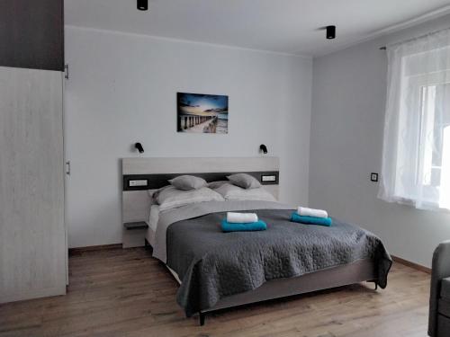 Posteľ alebo postele v izbe v ubytovaní fonyodapartman