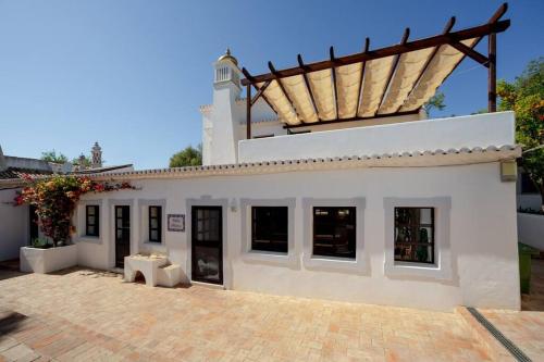 Einzigartige Landhaus-Villa mit Pool, Sauna, Bar und BBQ