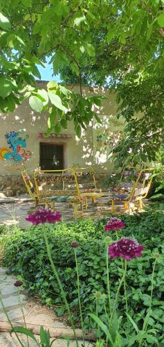 a garden with purple flowers in front of a building at Rancho Por Fin in Barreal