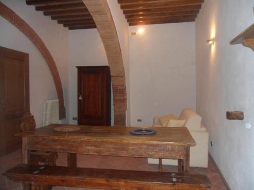 a living room with a wooden table in a room at La Civetta in Torrita di Siena