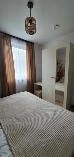 Cama o camas de una habitación en Czarne Nad Białym