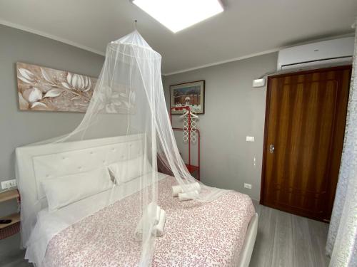 Posteľ alebo postele v izbe v ubytovaní CASA CAMELIE