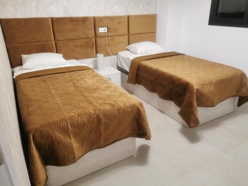 two beds in a room with two beds sidx sidx sidx at Apartamento Justina 2 in Los Mártires