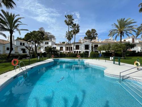 The swimming pool at or close to Exquisite NEW townhouse/Front Beach/2BEDR/2,5BATH