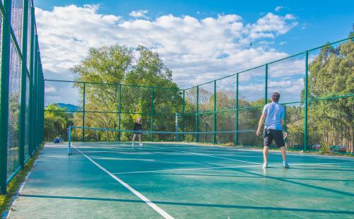 Tenis a/nebo squash v ubytování Hotel Recanto Business Center nebo okolí