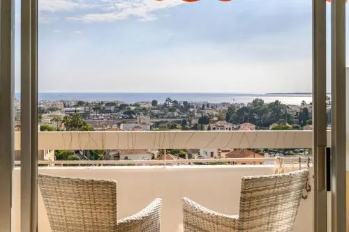 Bright Apt With Balcony And Sea View photo 1