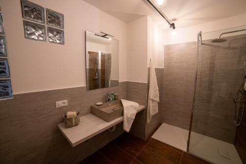 a bathroom with a sink and a shower at La Residenza dei Priori in Tarquinia