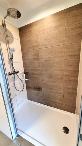 Ένα μπάνιο στο Ferienwohnung Pulvermühlenteich