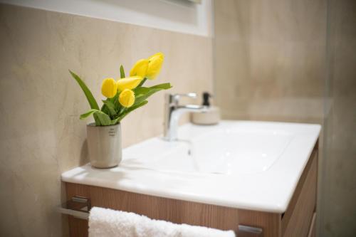 A bathroom at Apartamento Alma Sevilla