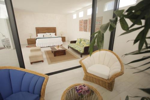 Area tempat duduk di Hotel La Casa de los Árboles Immersive Experience