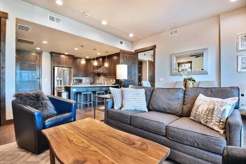 a living room with a couch and a table at Blackstone Beauty condo in Park City