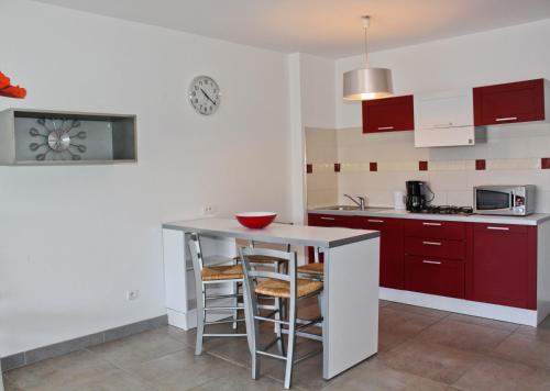 Seaside apartment with beach service – Photos 2