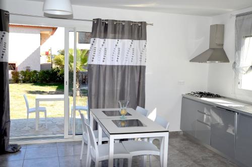 Seaside apartment with beach service – Photos 5