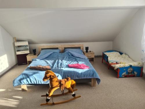 Ein Bett oder Betten in einem Zimmer der Unterkunft Chata Nový Ples