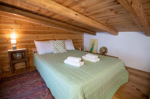 Tempat tidur dalam kamar di La Casa Rustica