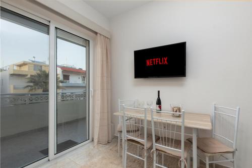 A television and/or entertainment centre at Bon Bonheur apartments