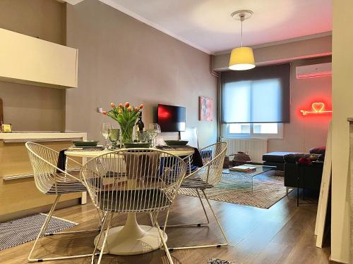 Ultimate Downtown Athens Escape