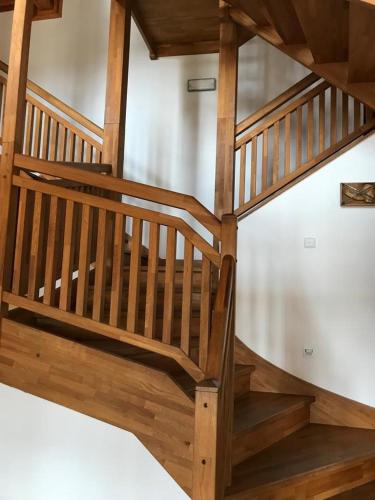an overhead view of a wooden spiral staircase at Samota u Hadince in Bartošovice v Orlických Horách