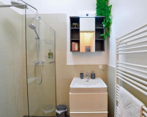 Ванная комната в L&G's Apartment - Balcony - Close to Car Park