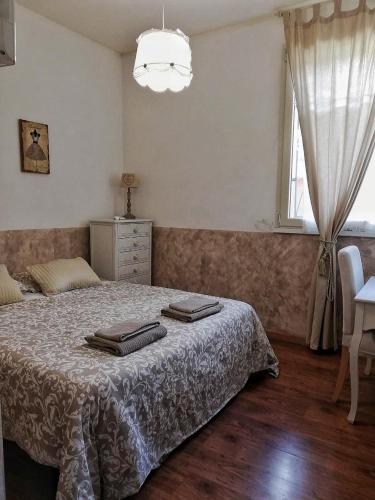 a bedroom with a bed with two towels on it at B&B Il Bijou in Casalmaggiore
