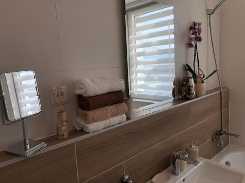 Kúpeľňa v ubytovaní Tatra billetee apartmán s luxusným výhľadom na VysokéTatry a súkromným wellness