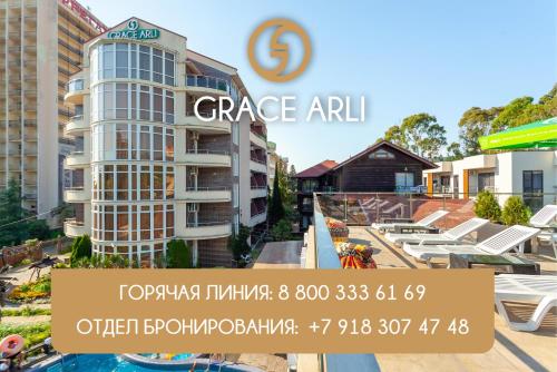 Vistas a un edificio de apartamentos con el nombre de crae apartment iii en Wellness СПА-Отель Грейс Арли, en Adler