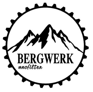 un logo de montaña con las palabras madre berzerk en BERGWERK #nofilter, en Schwangau