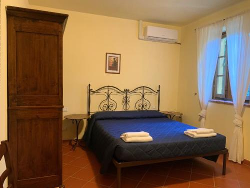 One bedroom appartement with shared pool enclosed garden and wifi at Montecarlo