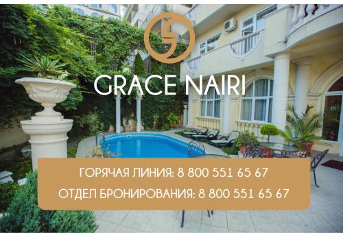 索契的住宿－Hotel Grace Nairi，一座带游泳池的房子的标志