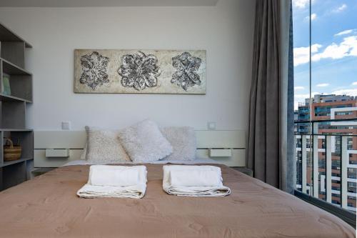Seascape Retreat Apartment by LovelyStay