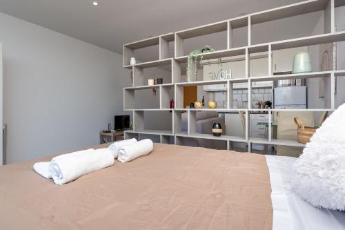 Seascape Retreat Apartment by LovelyStay