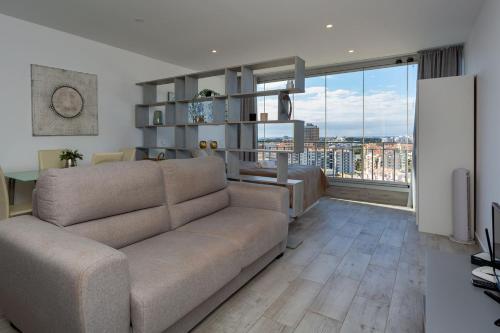 Seascape Retreat Apartment by LovelyStay