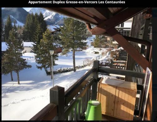 a balcony with a view of a snow covered yard at Appartement Duplex 4 pers à Gresse-en-Vercors in Gresse-en-Vercors