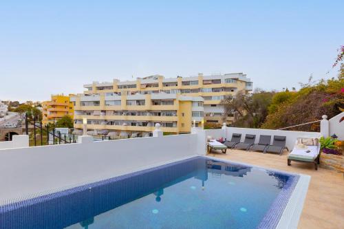 a swimming pool on the roof of a building at Villa Mar del Plata 8 bed apartment in Fuengirola