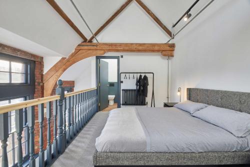 Un dormitorio con una cama en un balcón. en No 5 at Simpson Street Apartments Sunderland, en Sunderland