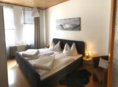 ゴスラーにあるAn der Abzuchtのベッドルーム1室(枕付きのベッド1台、ソファ付)