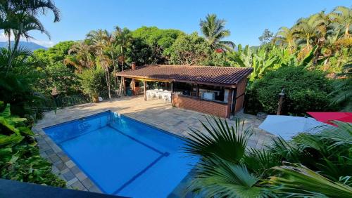 Casa em ILHABELA, 700 mts da praia do CURRAL - PARA 19 PESSOAS