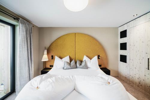 Ein Bett oder Betten in einem Zimmer der Unterkunft MONS suites wine passion