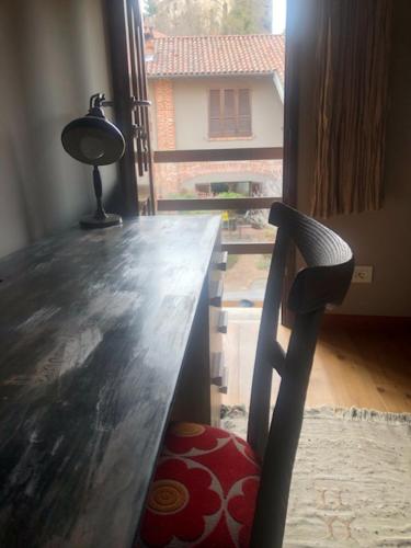 a desk with a chair in a room with a window at Studio Sforzesco in Bellinzago Novarese
