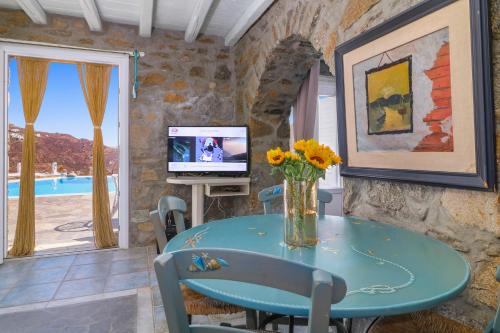 Μια τηλεόραση ή/και κέντρο ψυχαγωγίας στο Seablue Villas