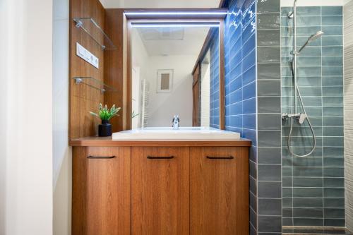 Kúpeľňa v ubytovaní Amora Homes Basilica View elegant Suite NEED RESERVATION FOR FREE PARKING