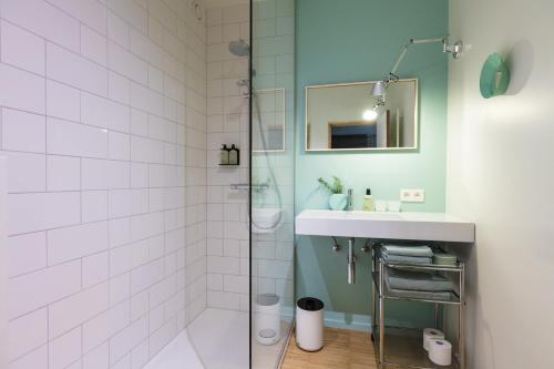 a bathroom with a sink and a shower at Great in Ghent