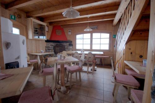 a living room filled with furniture and a kitchen at Rifugio Garibaldi in Passo Stelvio