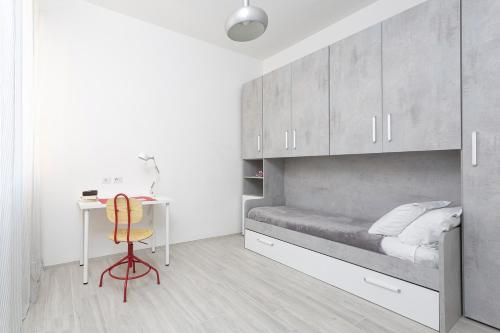 A bed or beds in a room at Contemporary apartment in Sturla by Wonderful Italy