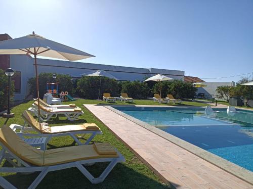 A piscina em ou perto de Villa dos I's com Piscina Privada - 12 a 28 px