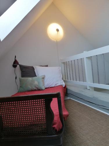 a room with a bench with pillows and a lamp at Loft "im Alten Pfarrhaus" in Neuruppin