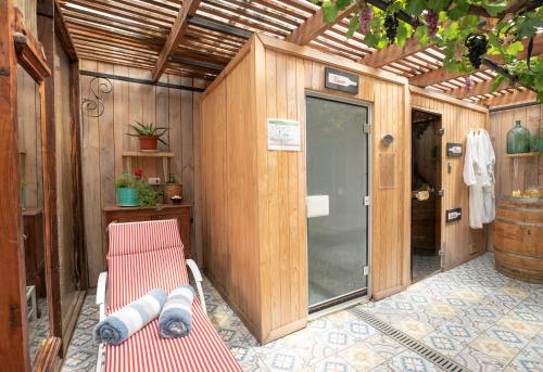 a wooden house with a bench and a glass door at Hotel La Calma De Rita - Pirque in Pirque