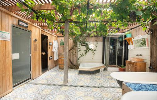 an outdoor bathroom with a tub and a sink at Hotel La Calma De Rita - Pirque in Pirque